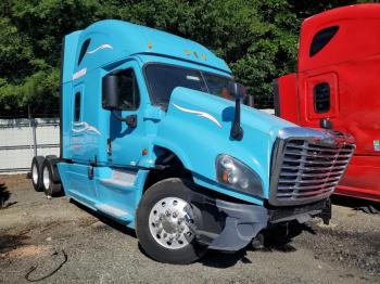  Salvage Freightliner Cascadia 1