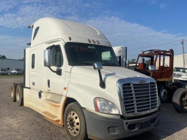  Salvage Freightliner Cascadia 1