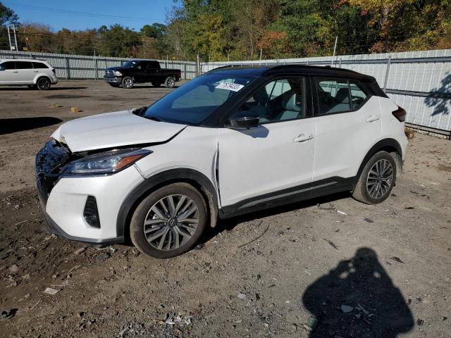  Salvage Nissan Kicks