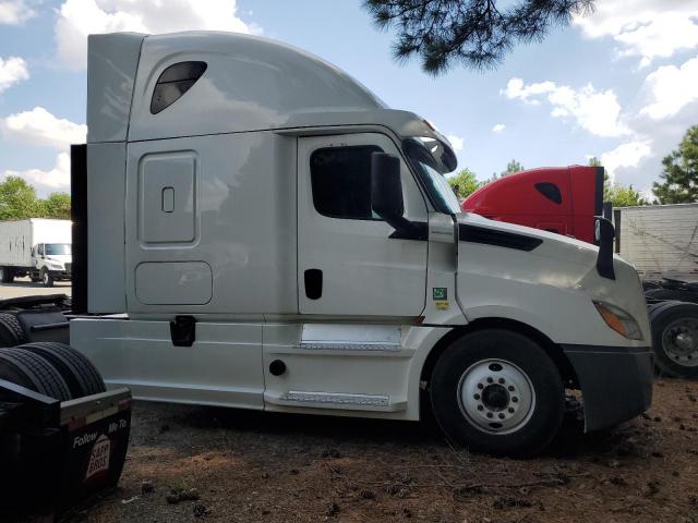  Salvage Freightliner Cascadia 1