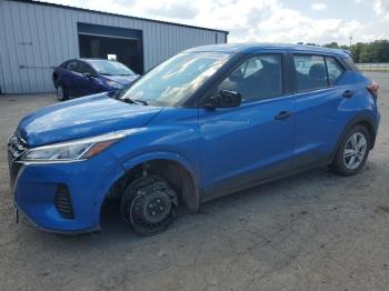  Salvage Nissan Kicks