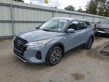  Salvage Nissan Kicks