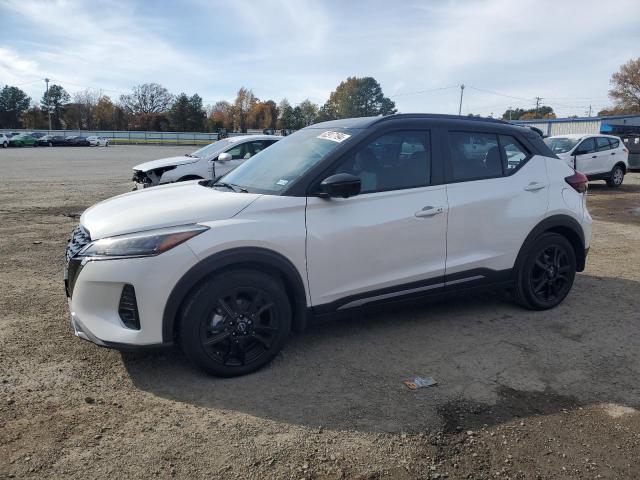  Salvage Nissan Kicks