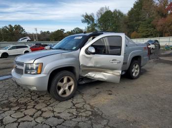  Salvage Chevrolet Avalanche