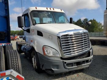  Salvage Freightliner Cascadia 1