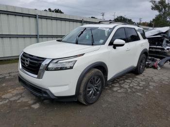  Salvage Nissan Pathfinder