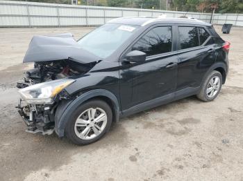  Salvage Nissan Kicks