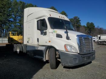  Salvage Freightliner Cascadia 1