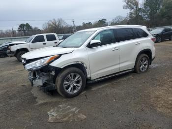  Salvage Toyota Highlander