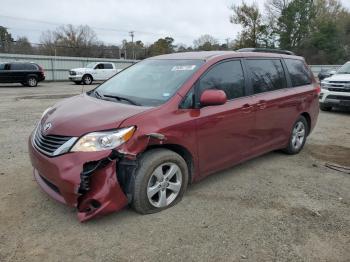  Salvage Toyota Sienna