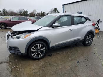  Salvage Nissan Kicks