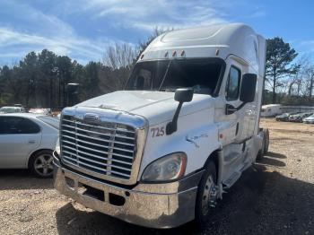  Salvage Freightliner Cascadia 1