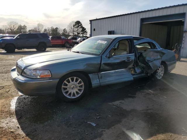  Salvage Lincoln Towncar