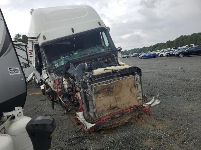  Salvage Freightliner Cascadia 1