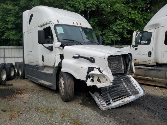  Salvage Freightliner Cascadia 1