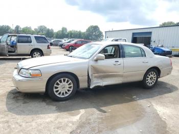  Salvage Lincoln Towncar