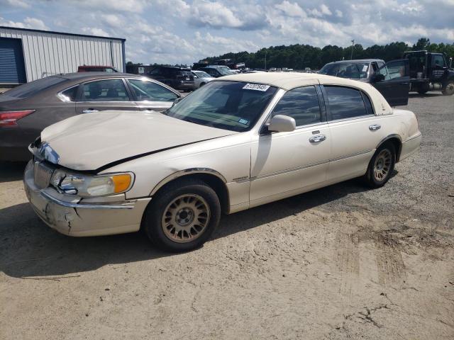  Salvage Lincoln Towncar