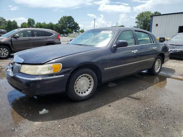  Salvage Lincoln Towncar