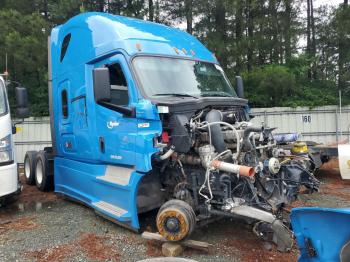  Salvage Freightliner Cascadia 1
