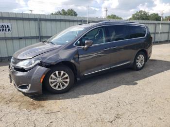  Salvage Chrysler Pacifica