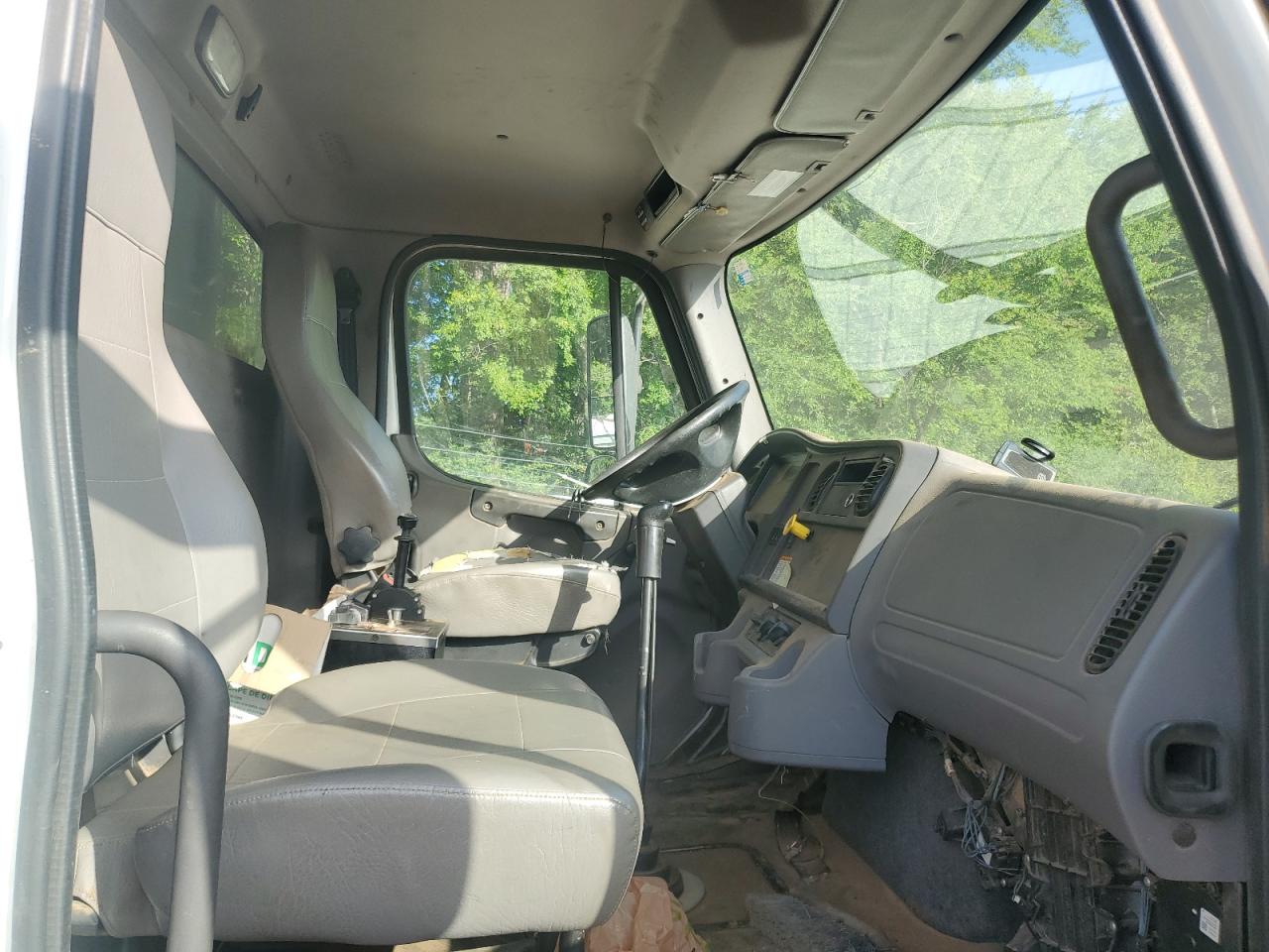 Freightliner M2 106 Medium Duty 106 Medium Duty Image 8