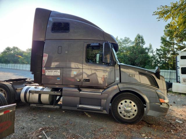  Salvage Volvo Vn