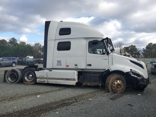 Salvage Volvo Vn