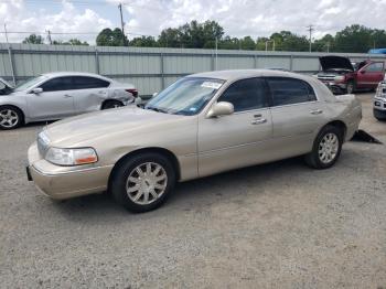  Salvage Lincoln Towncar