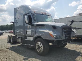  Salvage Freightliner Cascadia 1