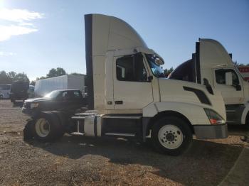  Salvage Volvo Vnl