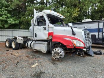  Salvage Freightliner Cascadia 1