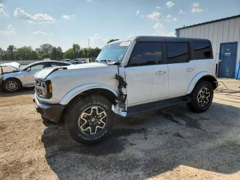  Salvage Ford Bronco