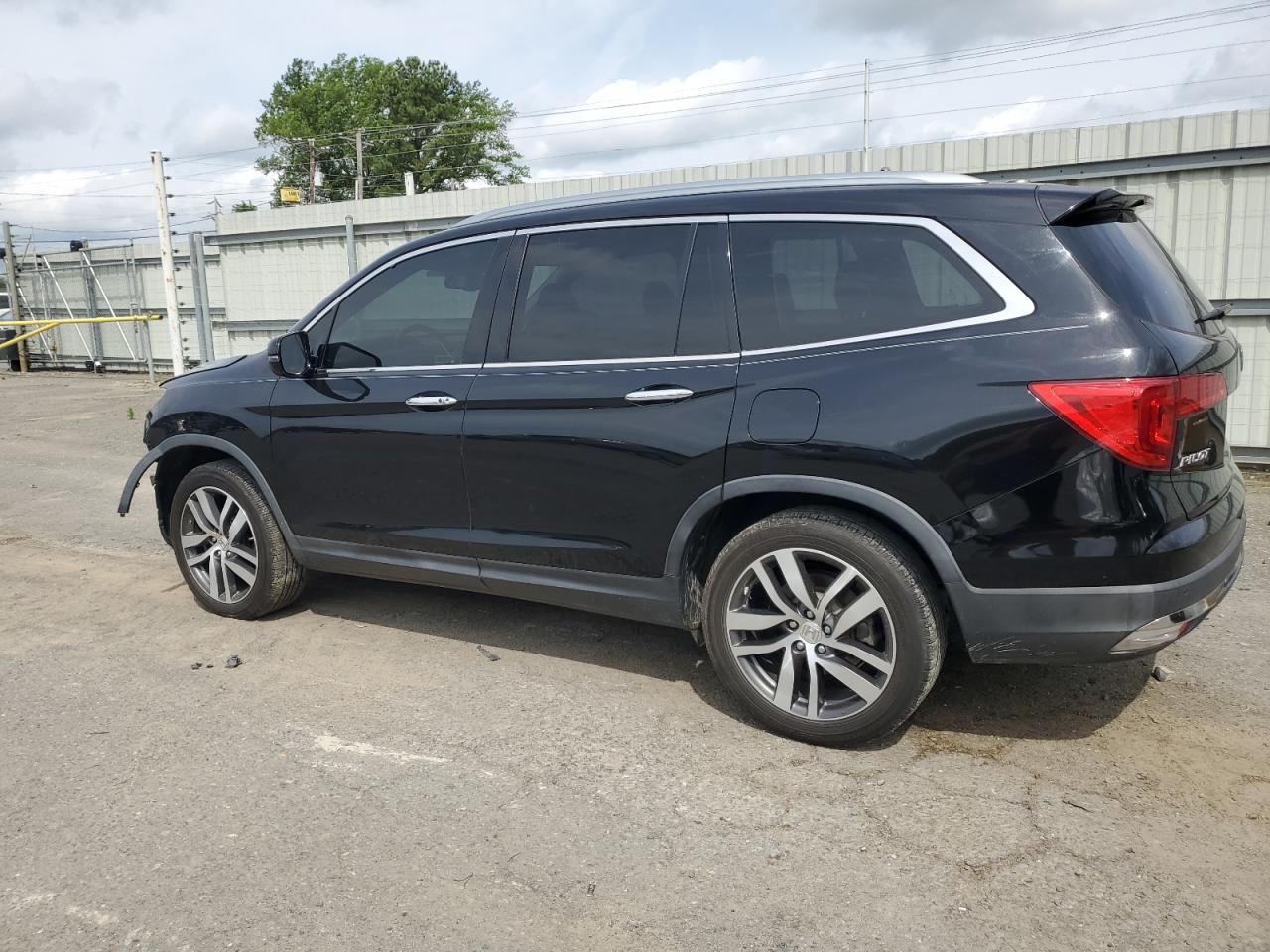 Honda Pilot Touring Image 3