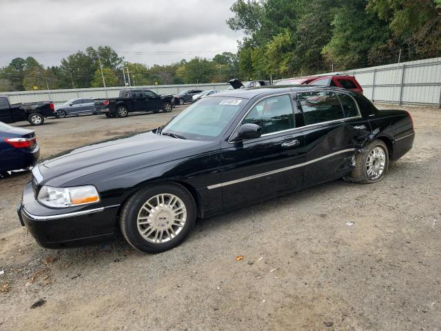  Salvage Lincoln Towncar