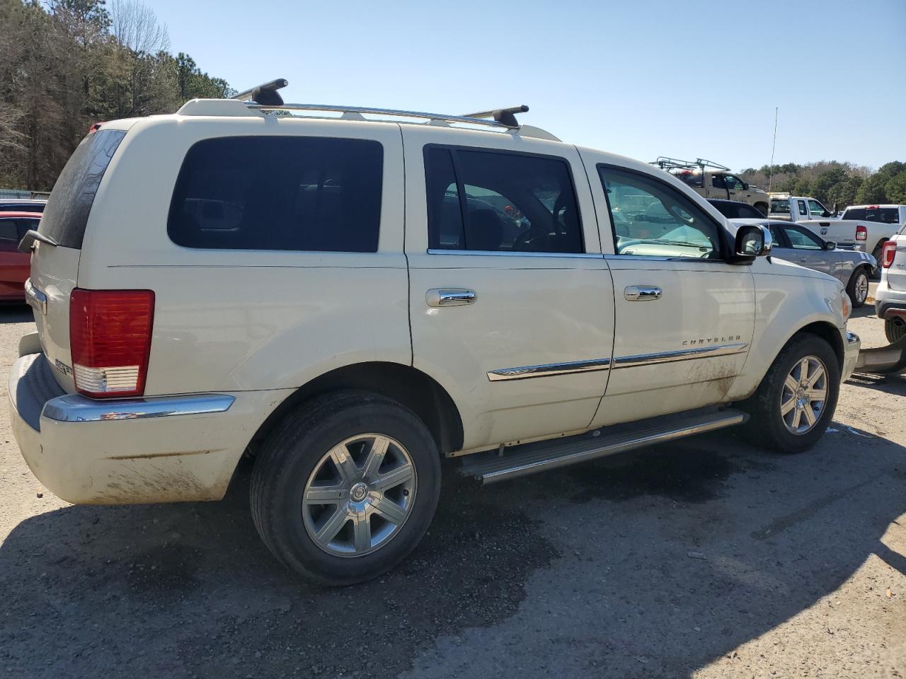 Chrysler Aspen Limited Image 3