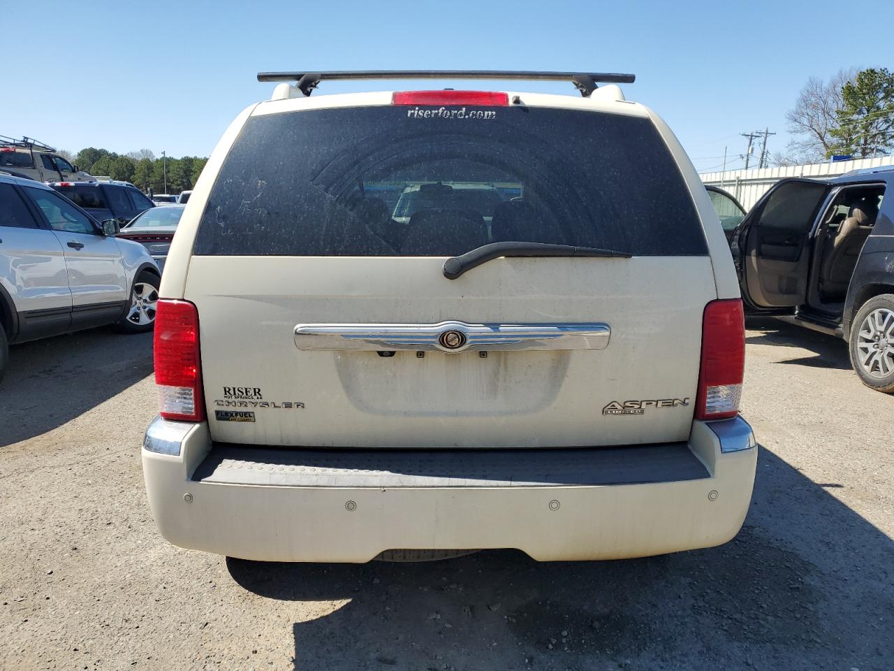 Chrysler Aspen Limited Image 5