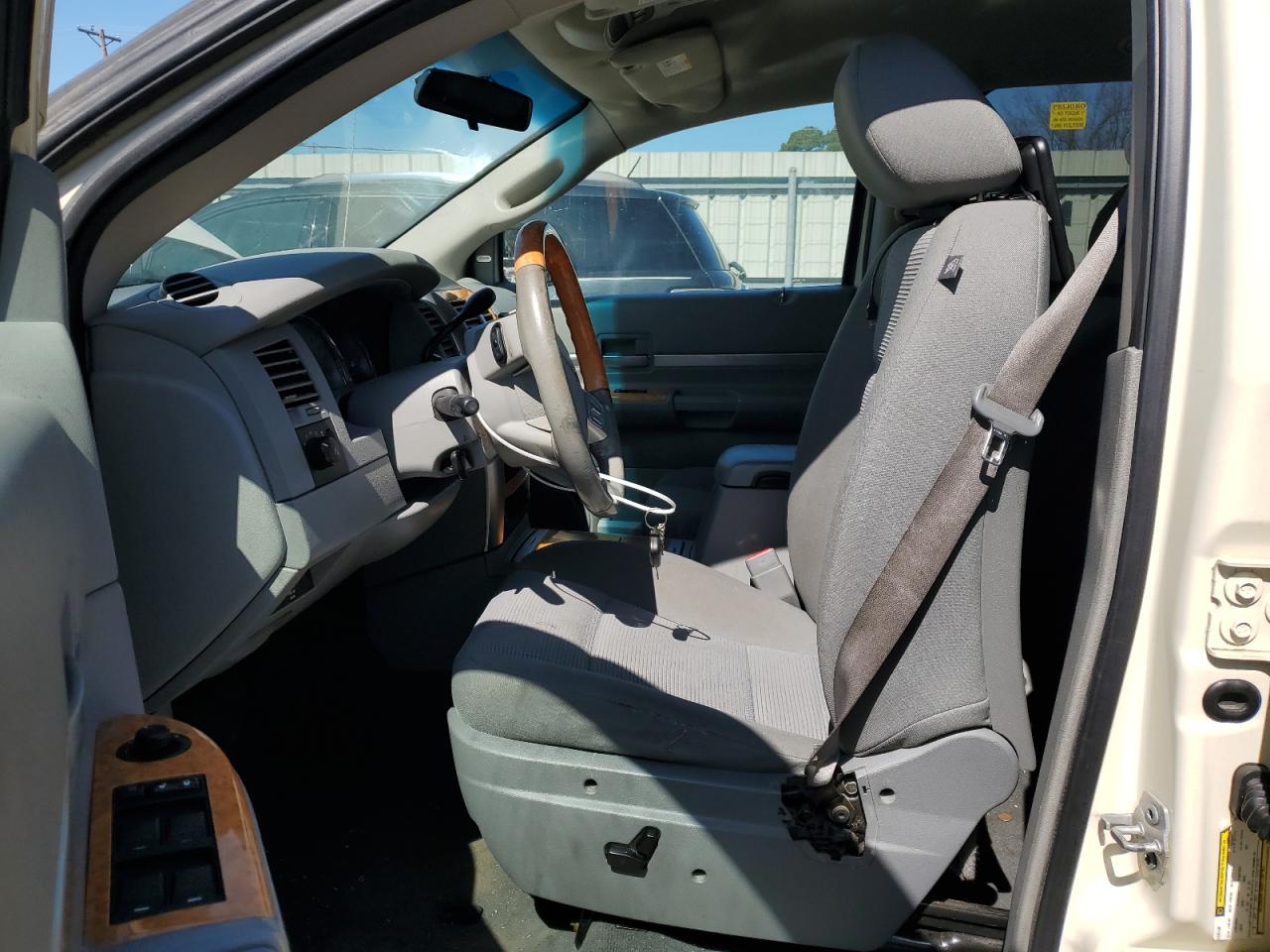 Chrysler Aspen Limited Image 6