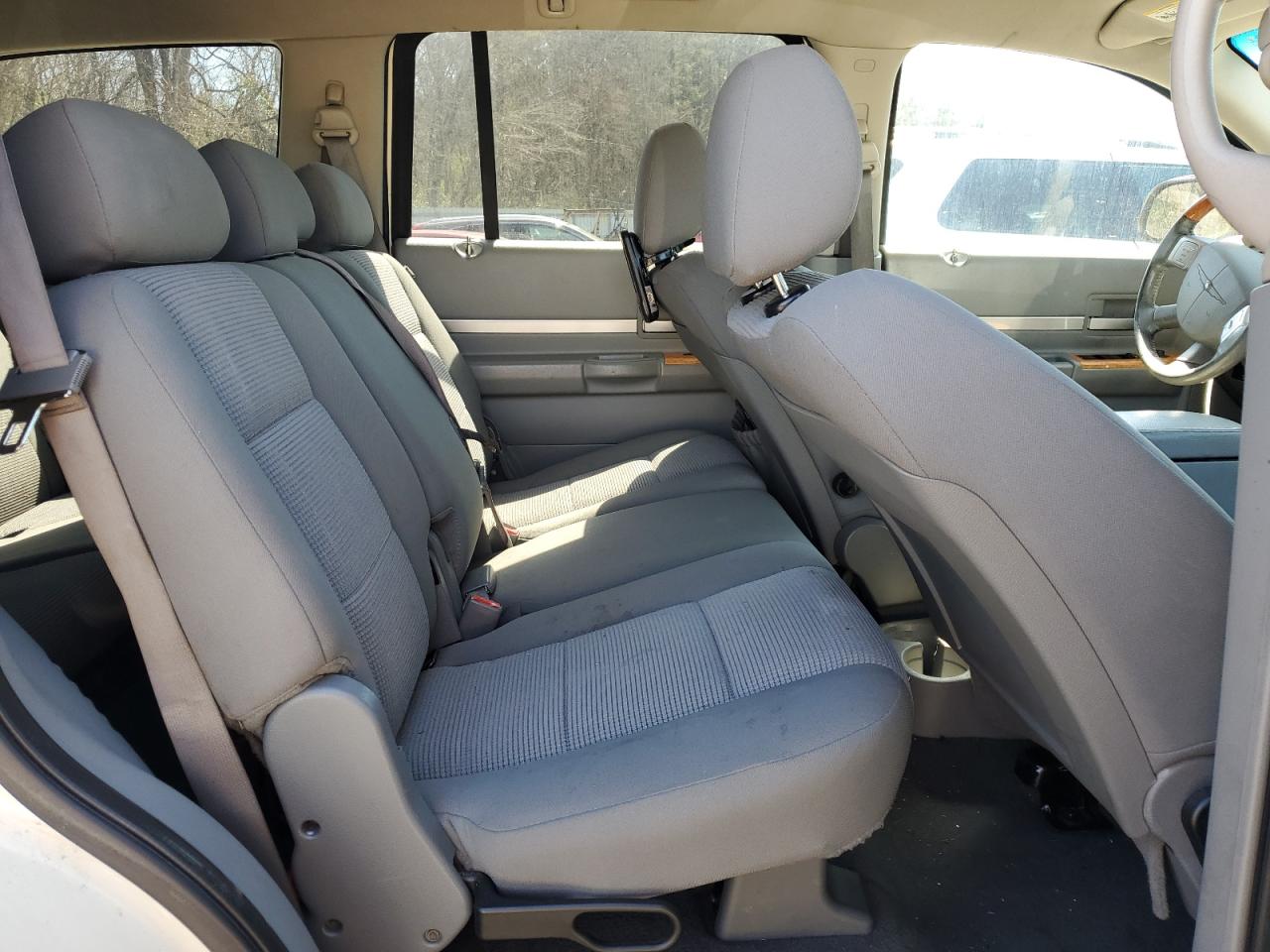 Chrysler Aspen Limited Image 9