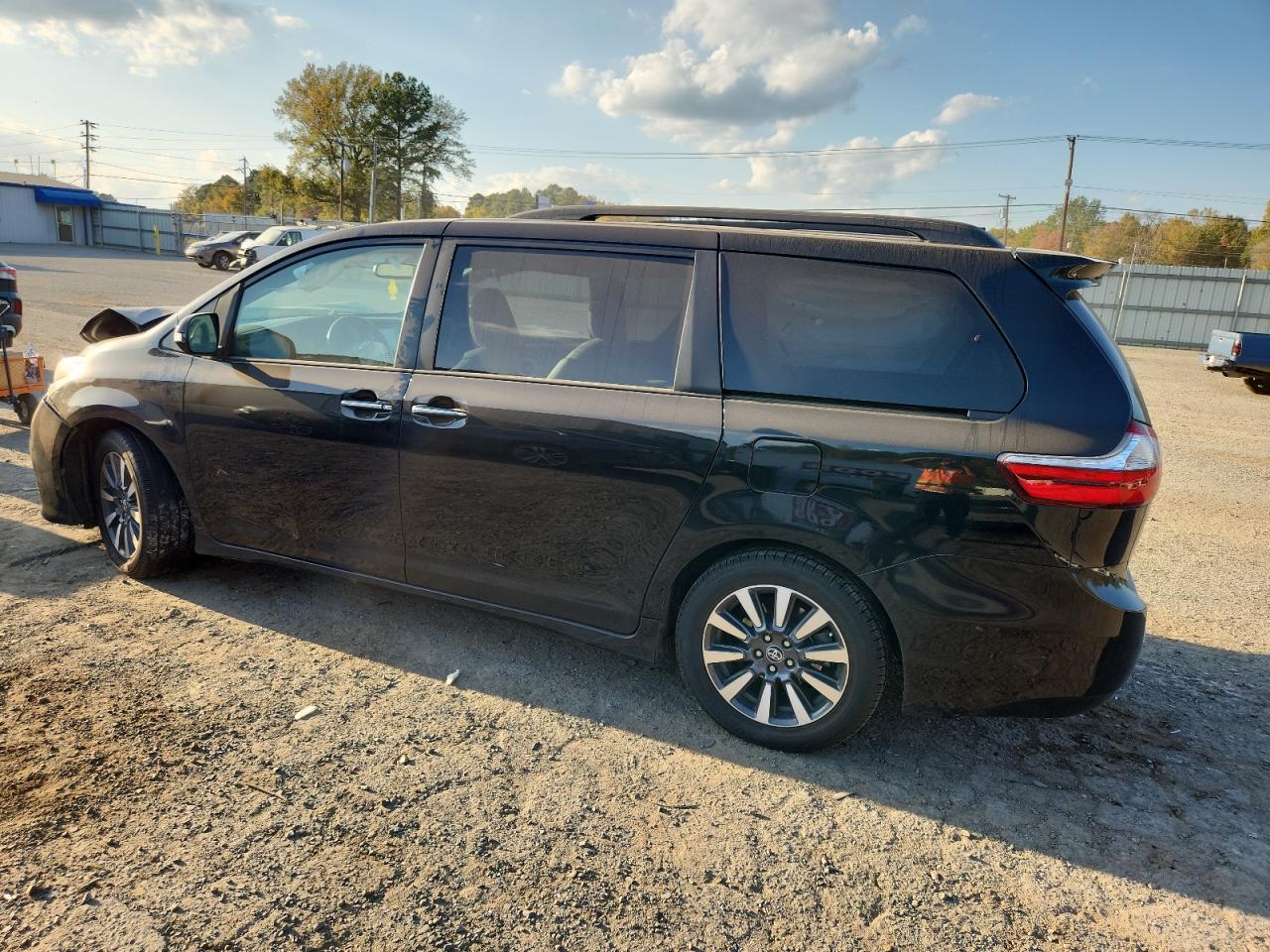 Toyota Sienna Xle Image 2
