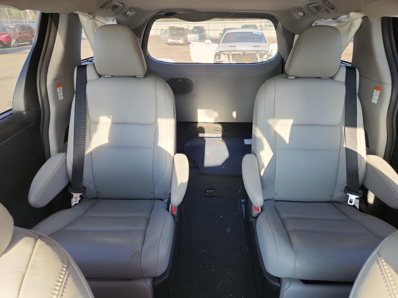 Toyota Sienna Xle Image 6