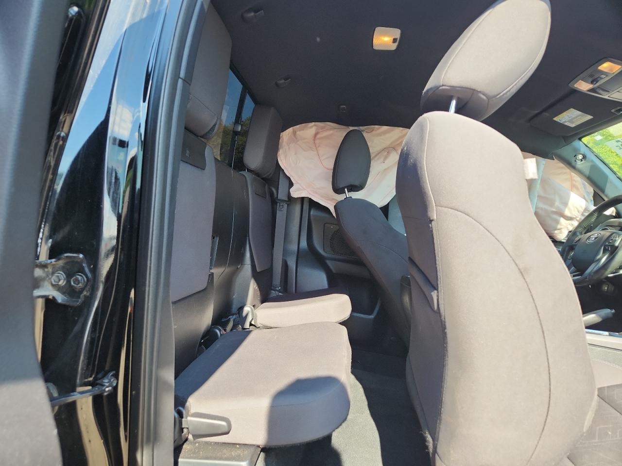 Toyota Tacoma Access Cab Image 6