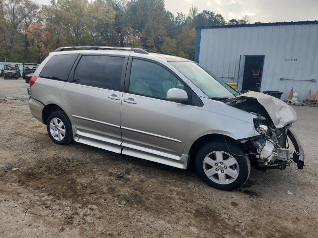 Toyota Sienna Xle Image 11