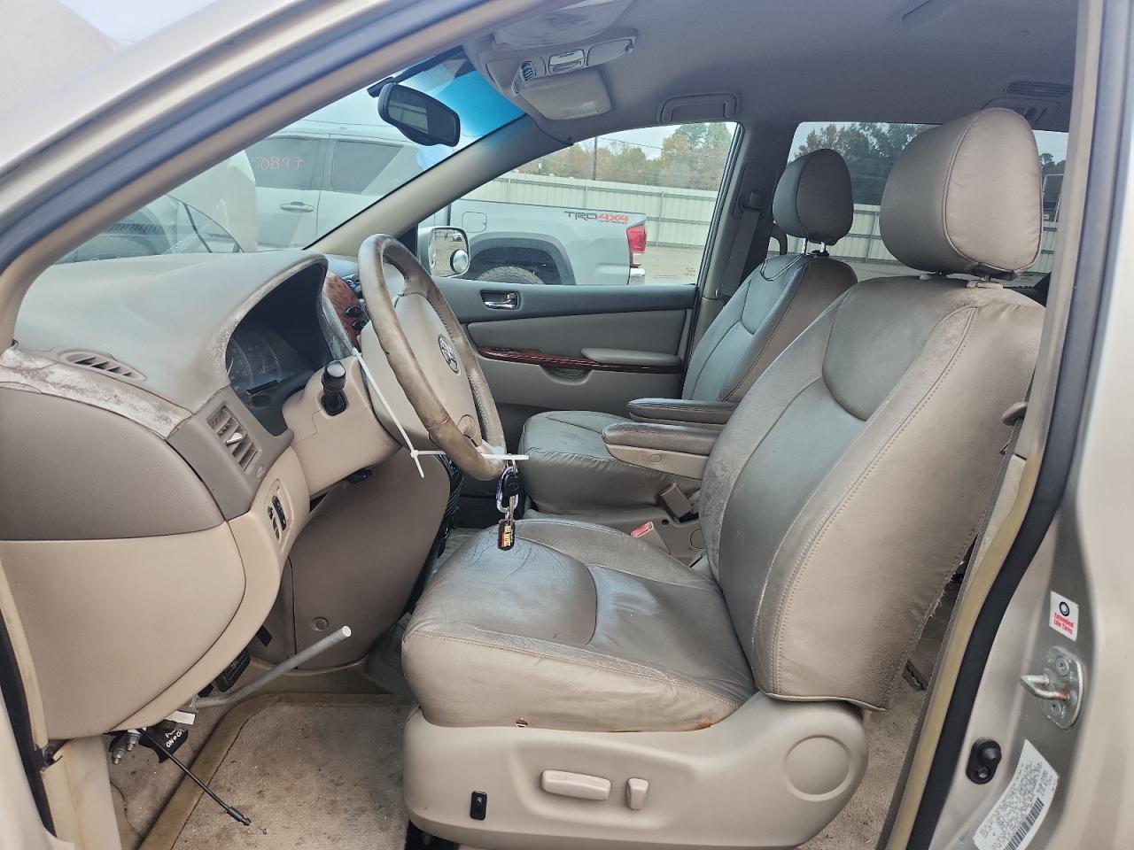 Toyota Sienna Xle Image 12