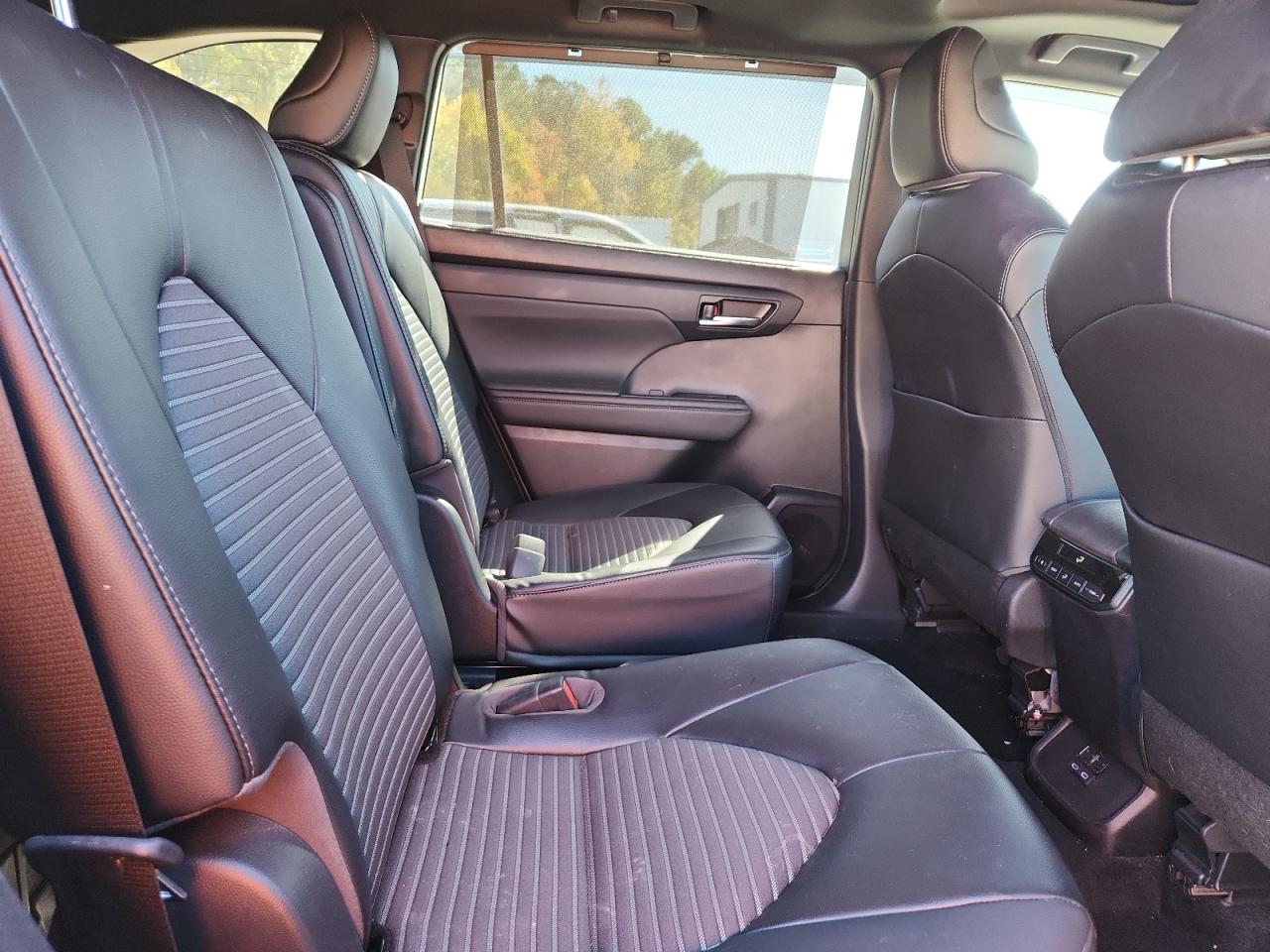 Toyota Highlander Xse Image 9