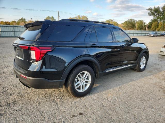 Ford Explorer Active Image 2