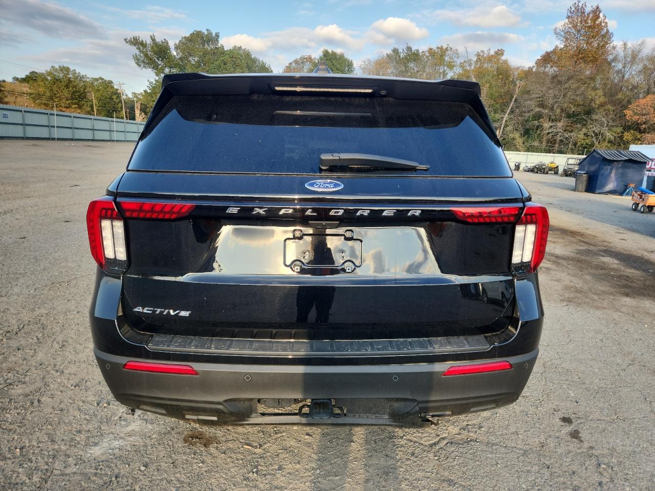 Ford Explorer Active Image 11