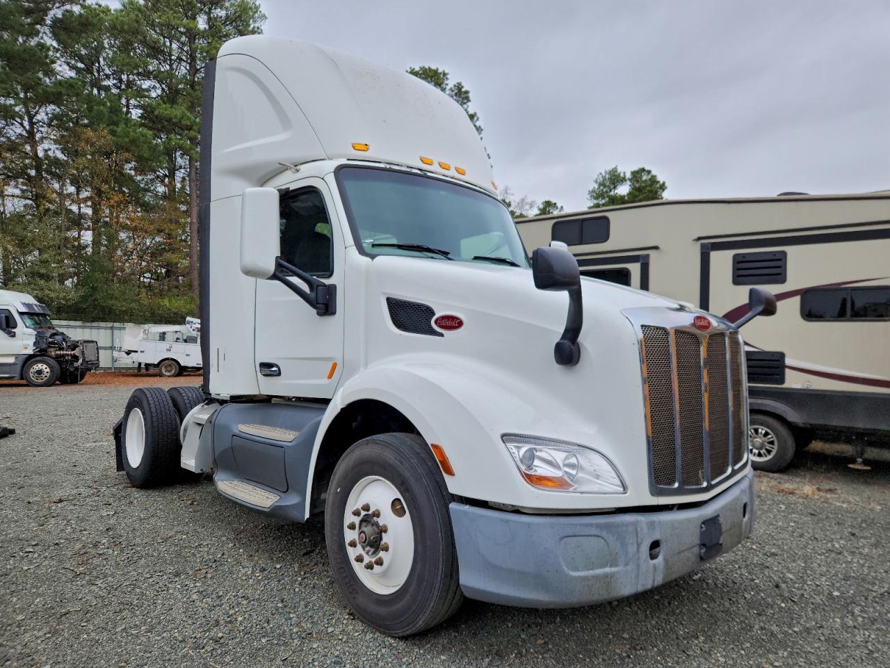 Peterbilt 579 Image 1