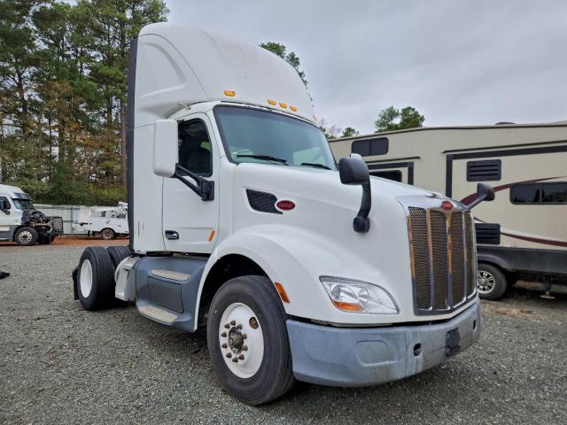  Salvage Peterbilt 579