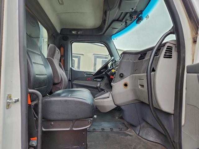 Peterbilt 579 Image 2