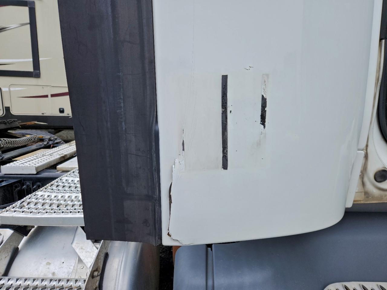 Peterbilt 579 Image 10